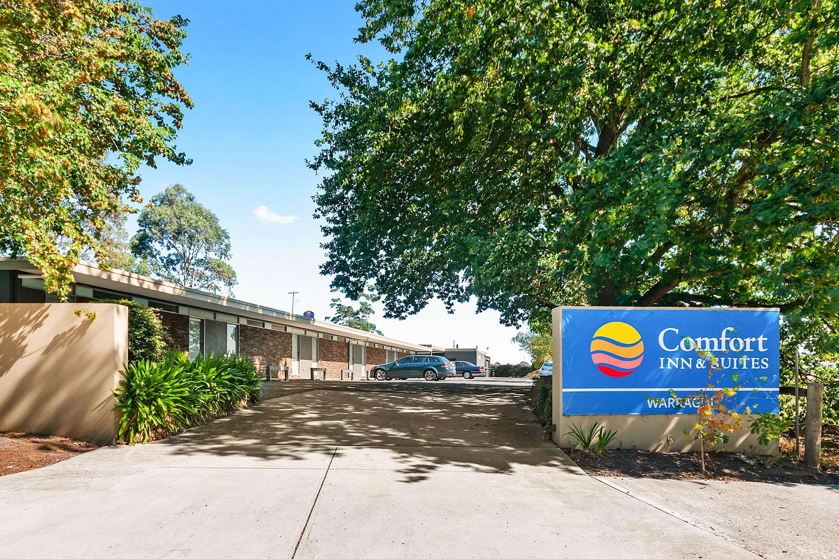 Comfort Inn & Suites Уорагъл Екстериор снимка