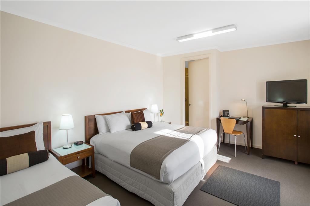 Comfort Inn & Suites Уорагъл Екстериор снимка