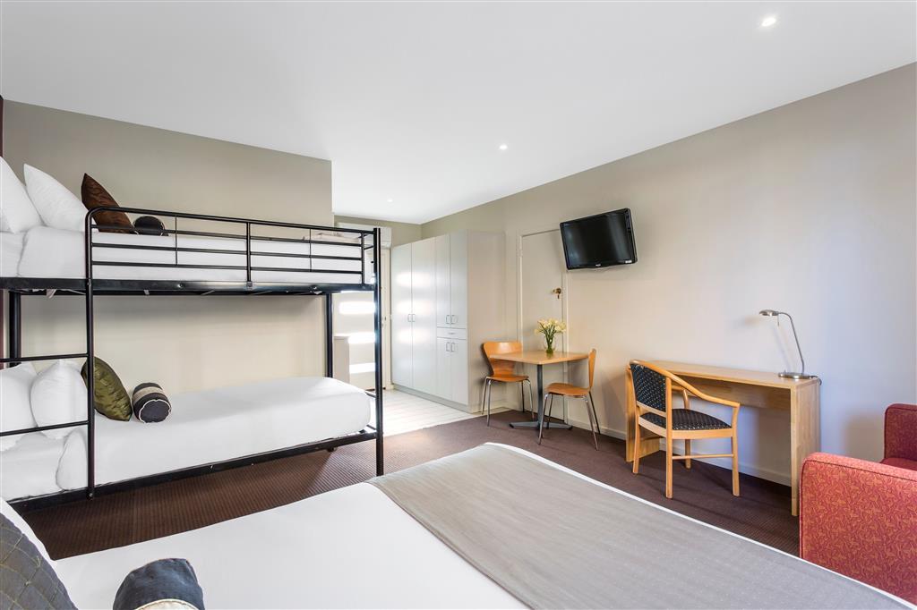 Comfort Inn & Suites Уорагъл Екстериор снимка