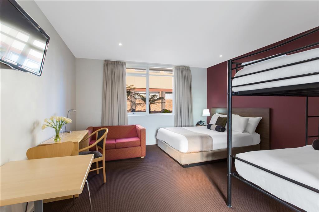 Comfort Inn & Suites Уорагъл Екстериор снимка