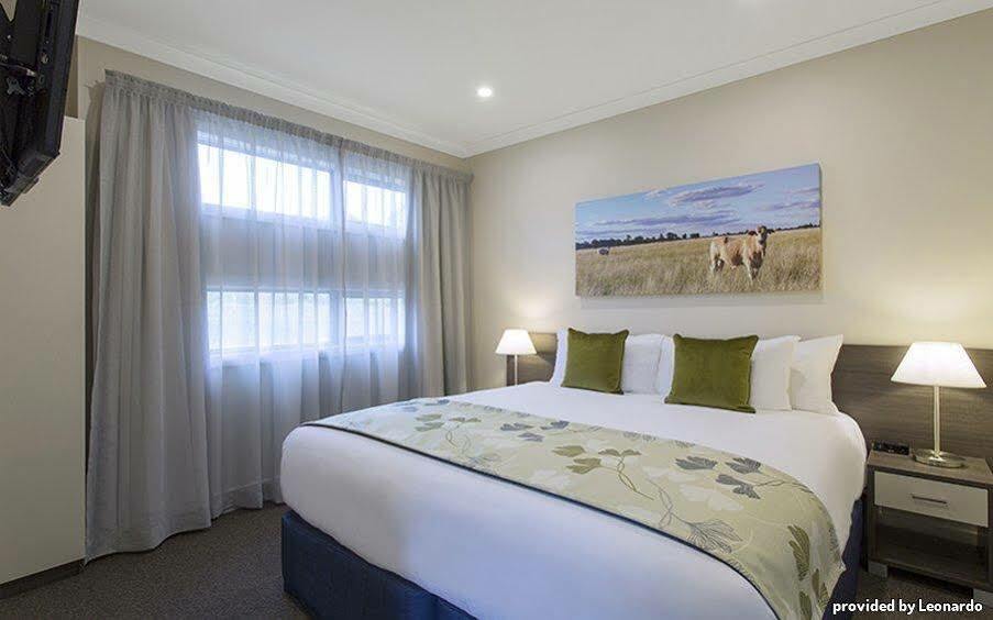 Comfort Inn & Suites Уорагъл Екстериор снимка