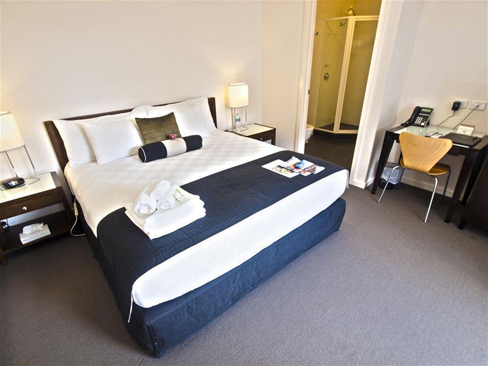 Comfort Inn & Suites Уорагъл Екстериор снимка