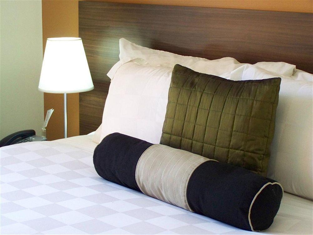 Comfort Inn & Suites Уорагъл Екстериор снимка